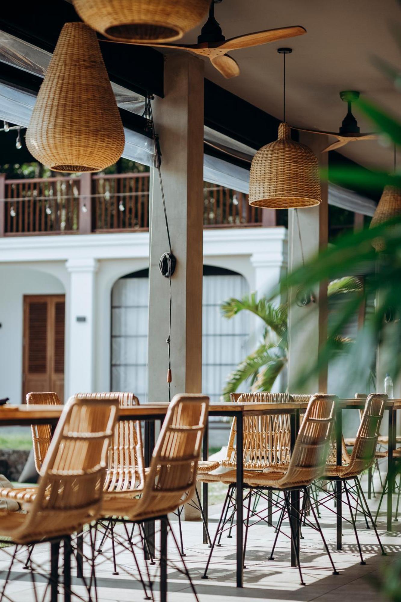 The Salty Pelican Yoga & Surf Retreat Dikwella Εξωτερικό φωτογραφία